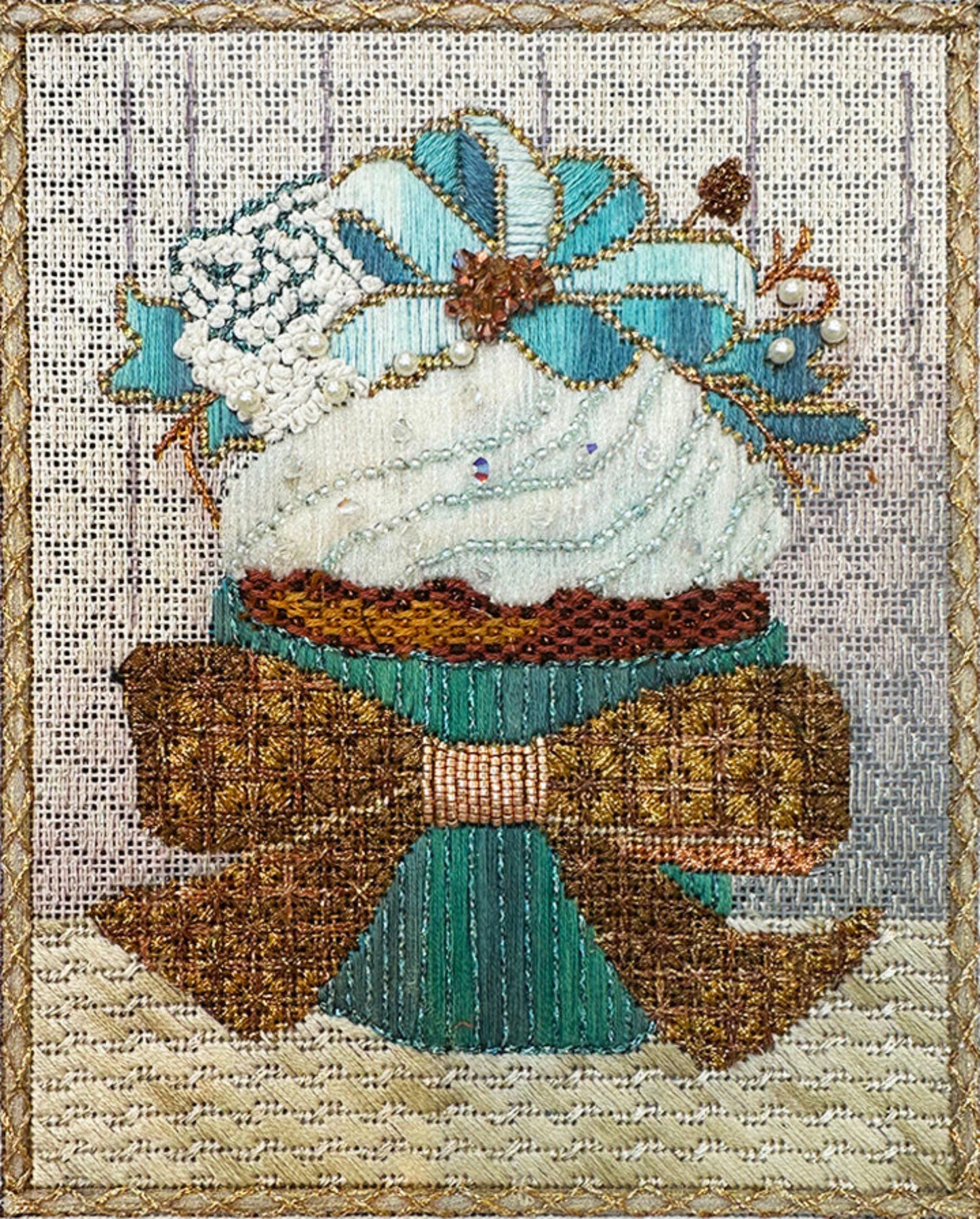 CUP-5 Aqua Jeweled Cupcake
